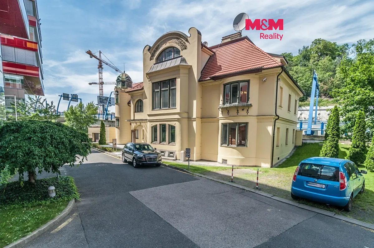 Prodej kanceláře 664 m²
